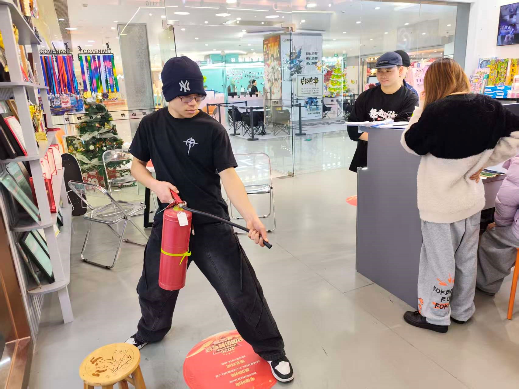 水晶城开展消防技能培训，，，，，，，，筑牢安全防护网