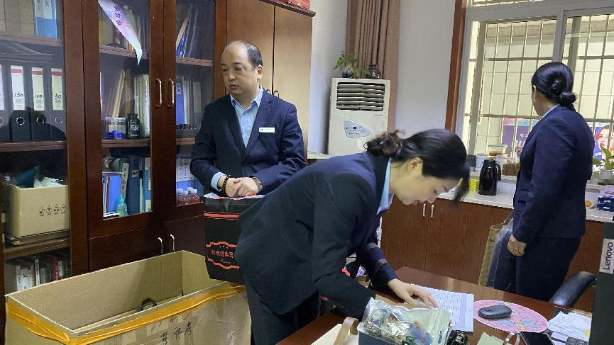 焕然“衣”新，，，，，，，，整“装”待发——钱江商城工服换新，，，，，，，，服务更出色！