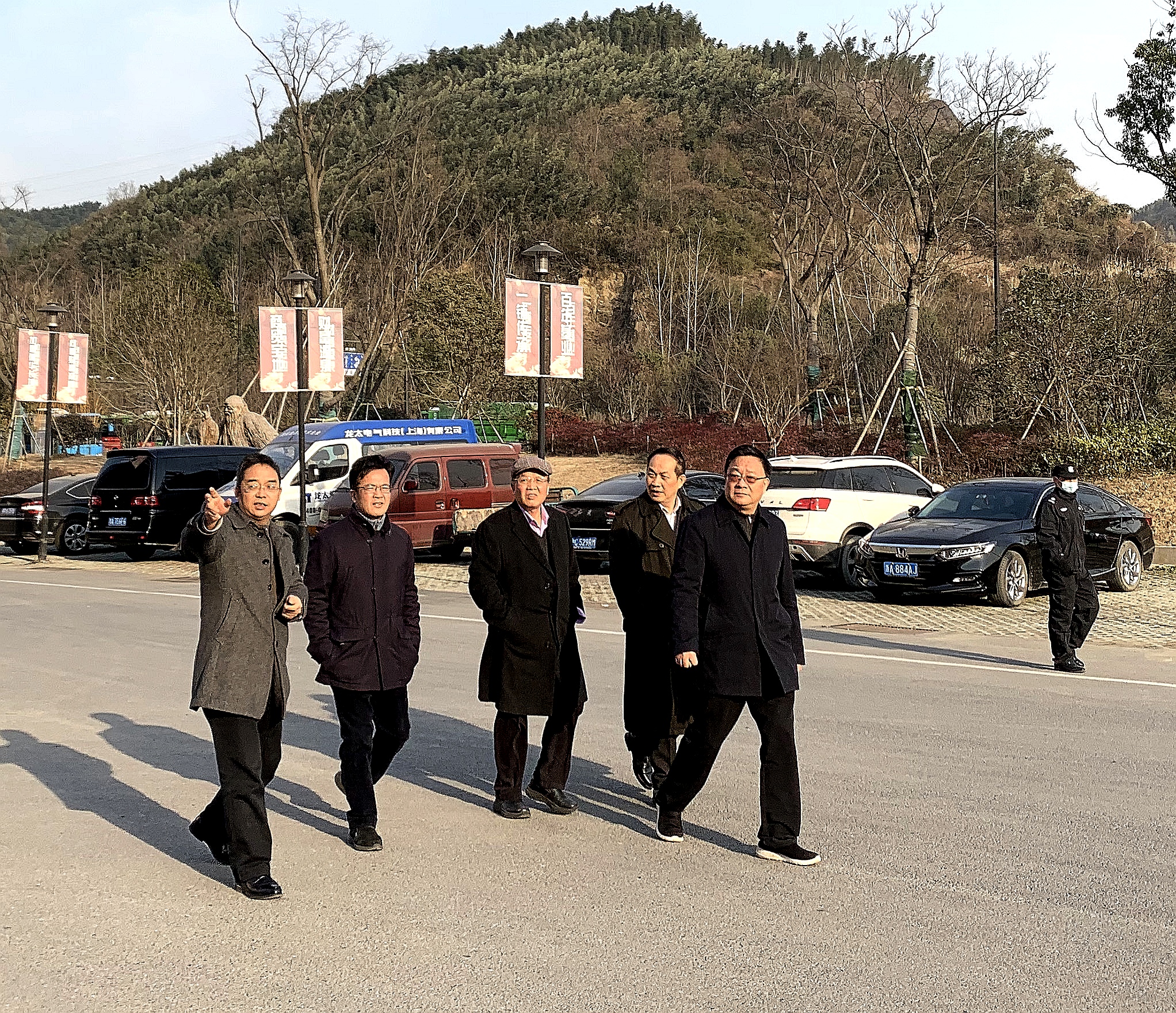 拳拳之心  殷殷之情  老领导们参观考察尊龙凯时长城机电市场
