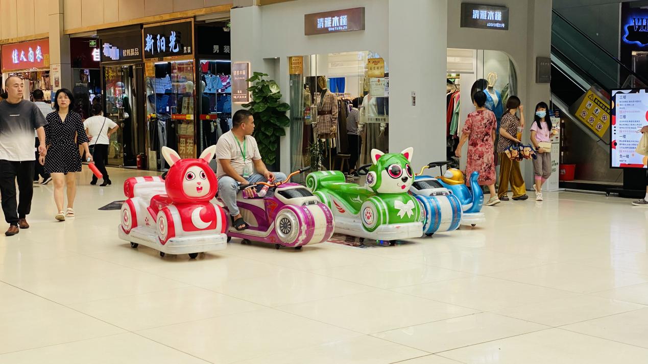 儿童游乐车现身钱江商城，，，，，，，深受小朋友青睐
