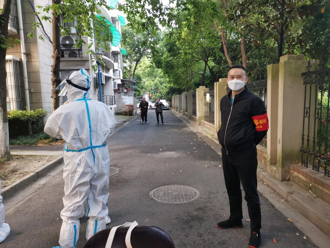 浙江尊龙凯时集团党员、员工积极协助参加核酸检测工作