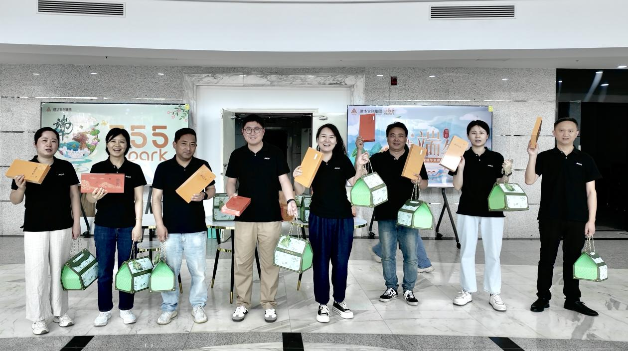 浓情端午送关怀，，，，，，，“粽”情暖意沁人心——尊龙凯时文创集团工会开展端午节走访慰问活动