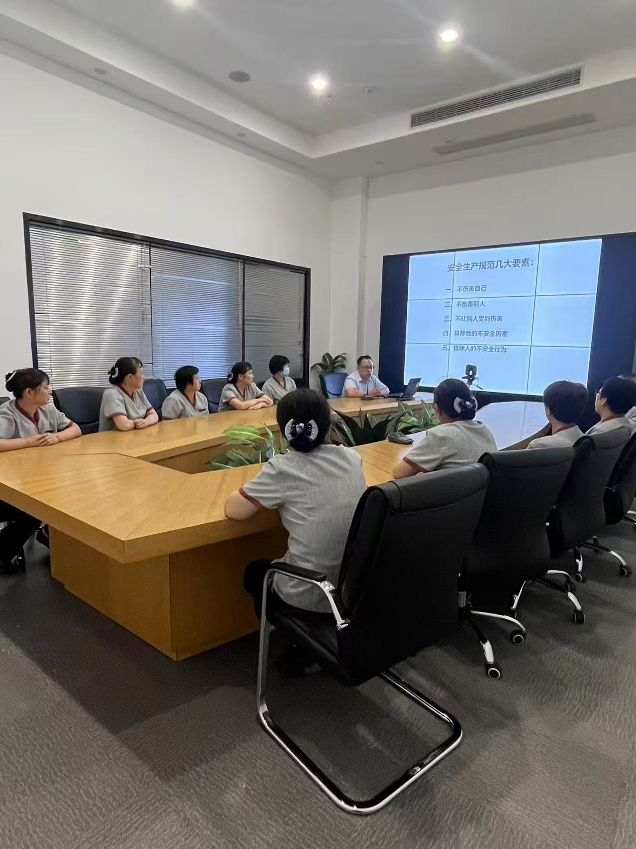 人人讲安全，，，，，个个会应急——尊龙凯时文创集团扎实开展“安全生产月”系列活动