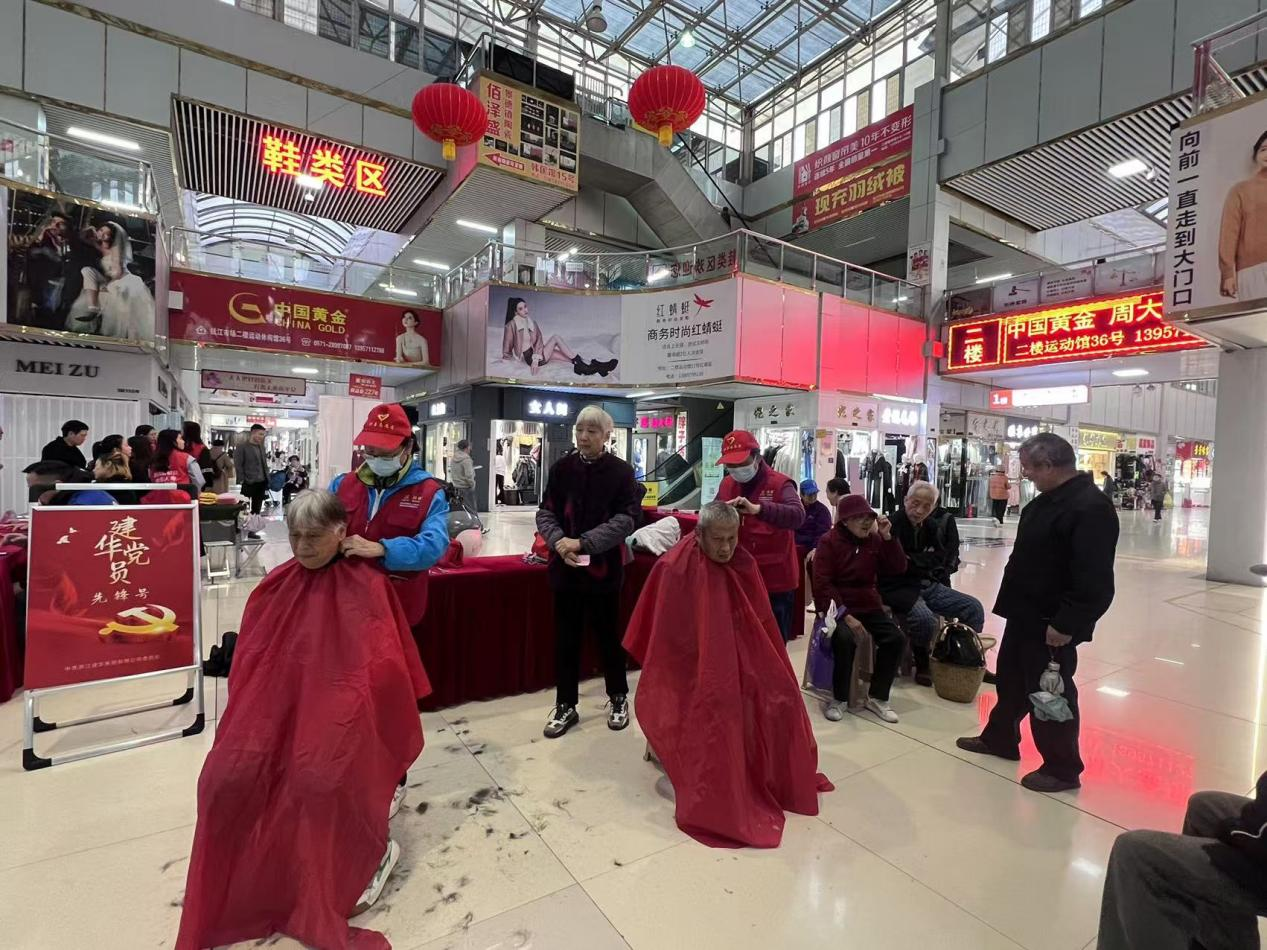 公益不打烊，，，，，，情暖每月时光