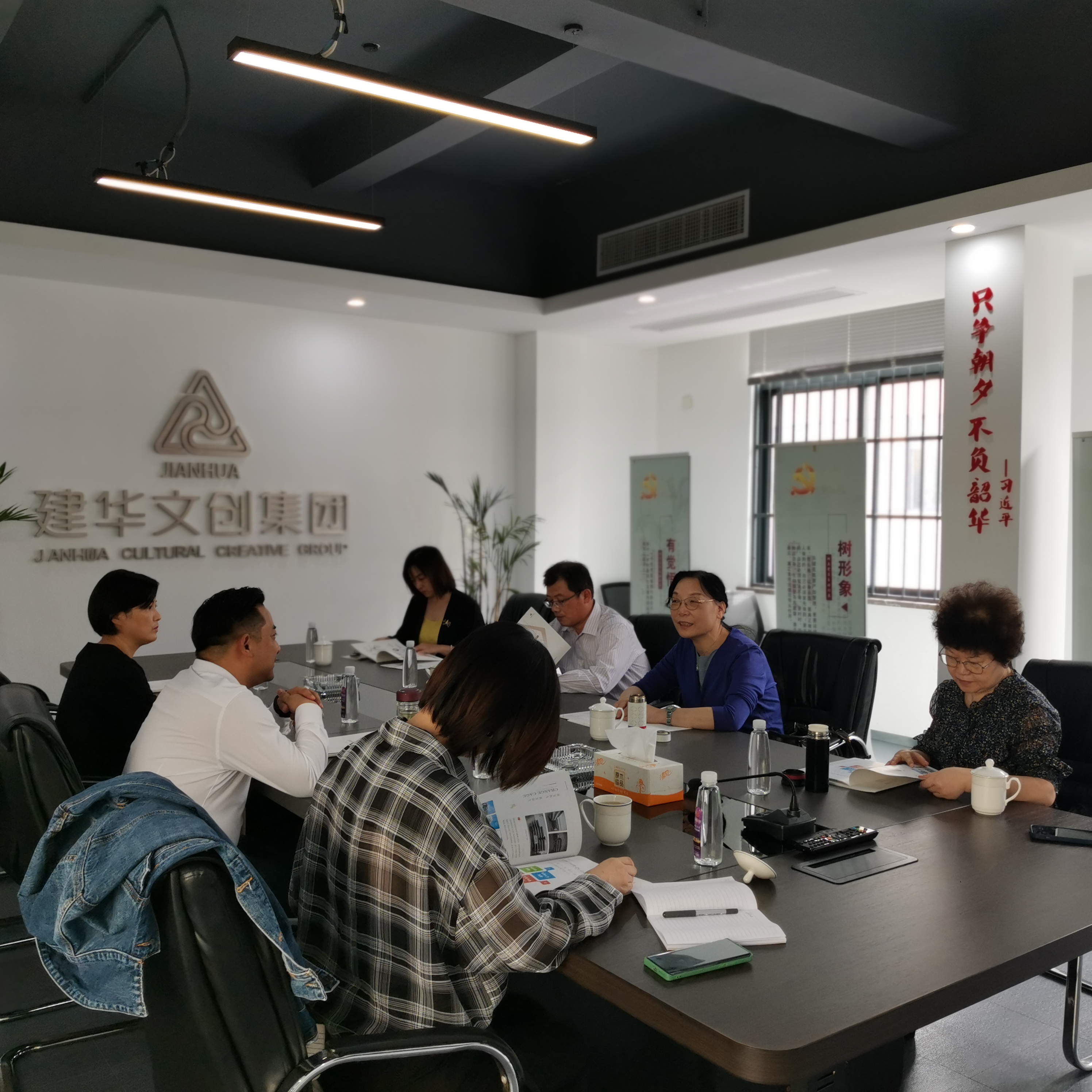 浙江省工商业联合会秘书长陈俊燕一行莅临庐阳尊龙凯时文创园调研