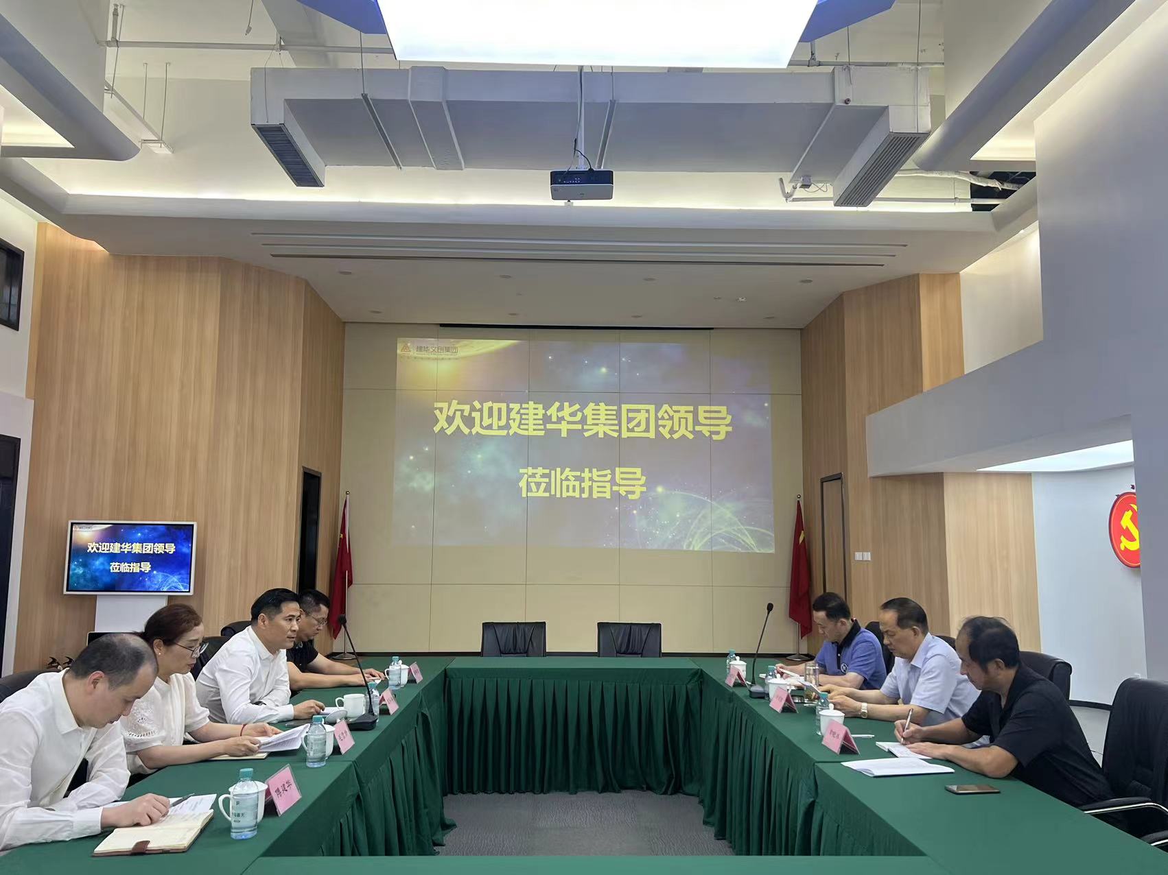 浙江尊龙凯时集团董事长许荣根一行莅临尊龙凯时文创集团调研指导