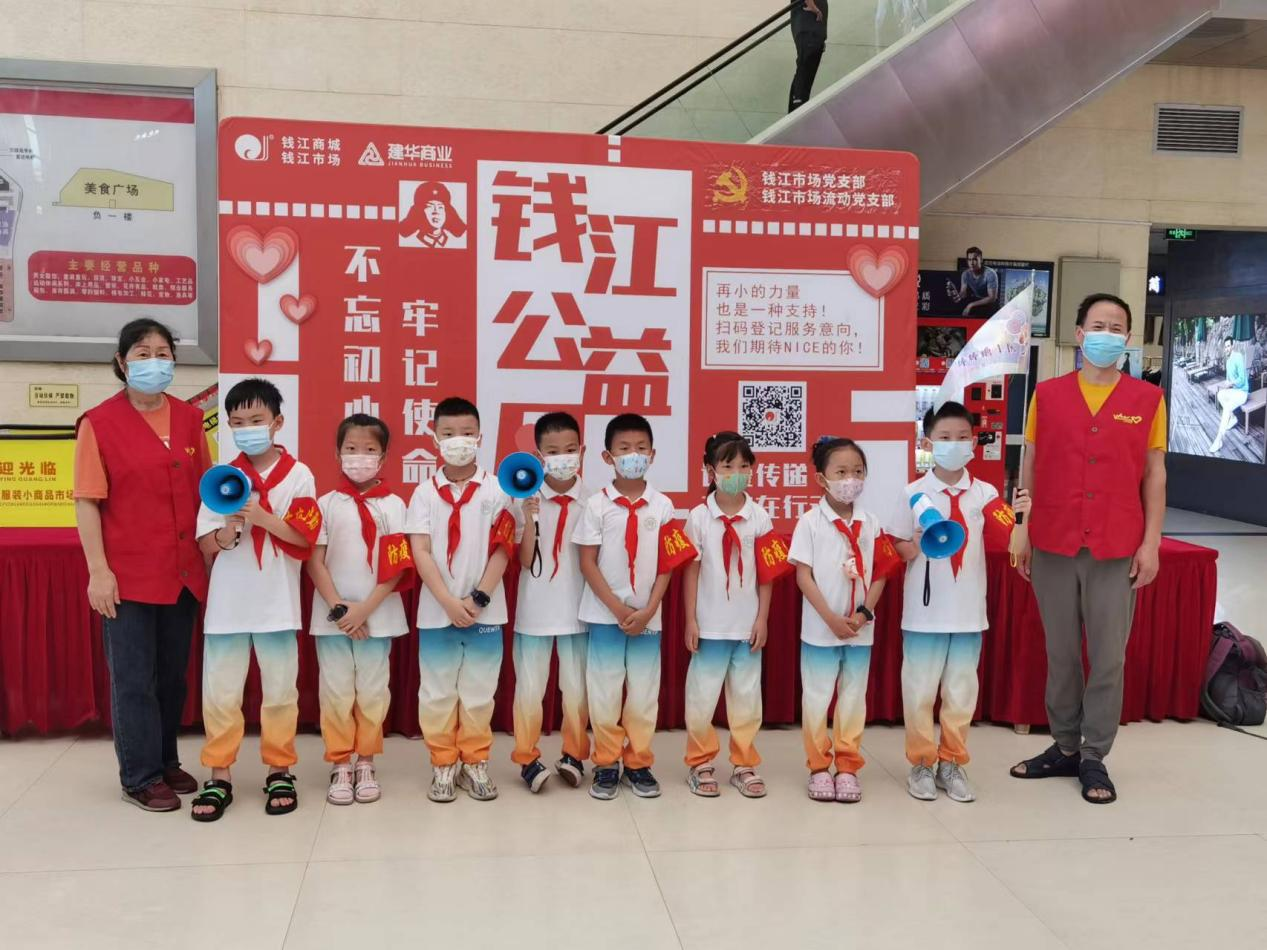 疫情防控，，，，，，，小小志愿者在行动！