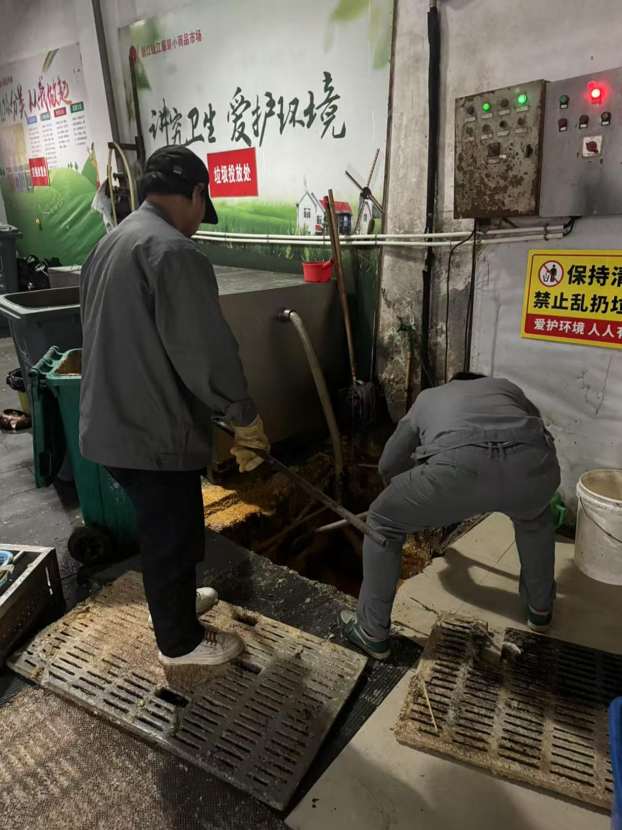 “洁”尽全力，，，，，，，，让钱江商城美食坡道重焕新生