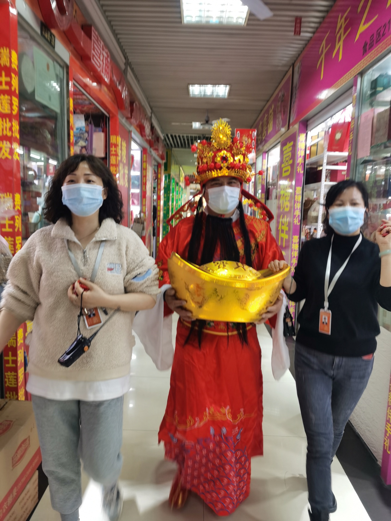 元宵佳节“领福袋，，，，，，，，沾财运”